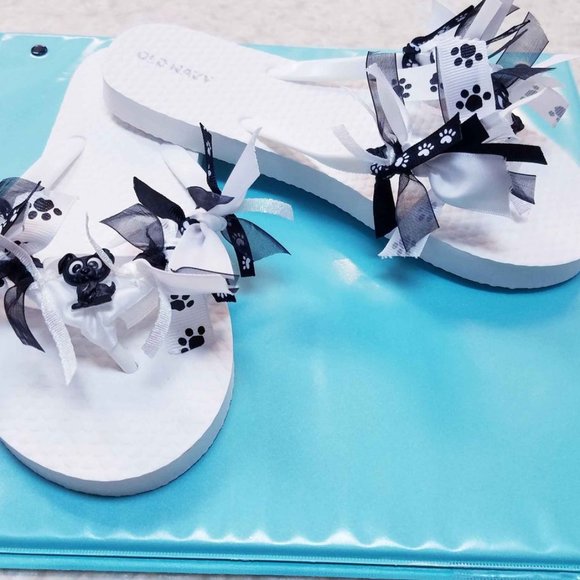 Adorable Girl's Flip Flops-Size 1-2- Puppy Dogs - Picture 4 of 5